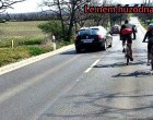 Miért megy ez a biciklis az út közepén? Nem azért…