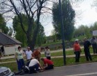 Kedves ISMERÖSEIM - Április 24.-én Dorogon történő motoros baleset civil ruhás mentőseit keressük ,akik elvégezték az élet mentő ápolását . Kérlek titeket minél többen osszátok meg ezt a képet , hogy meg találjuk őket és köszönetet tudjunk nekik nyilvánítani . És ha esetleg valaki magára ismert kérem jelentkezen !!!!!! Köszönöm