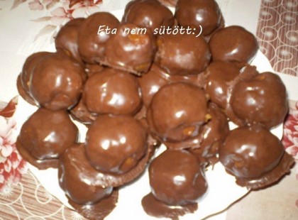 Zserbó golyó Eta módra és még sütni sem kellett és eszméletlen isteni lett :)