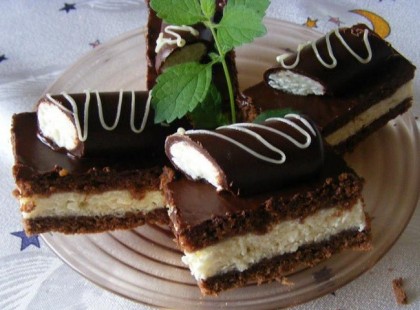 Eszméletlen finom és nagyon mutatós túró Rudi szelet :)