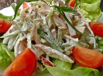 Joghurtos csirkemell saláta