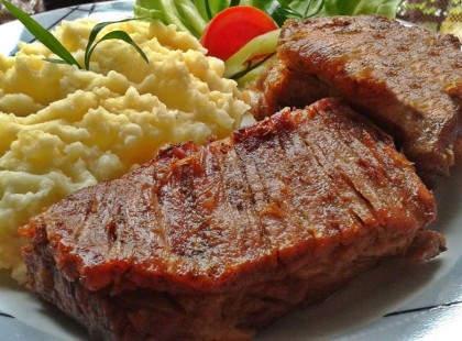 Fokhagymás sült oldalas lábasban sütve