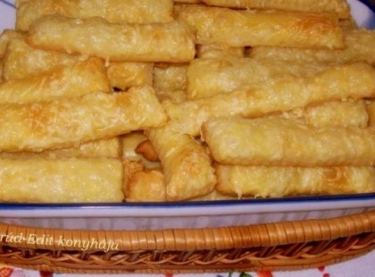 Megdöbbentően finom sajtos - sós rudacskák, a legjobb recept, amit valaha kóstoltál :) ez az igazi, hagyományos sajtos rúd receptje :)