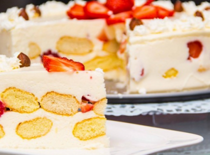 Hűsítő habtorta – mutatós finomság, amely feldobja a forró napokat! :)