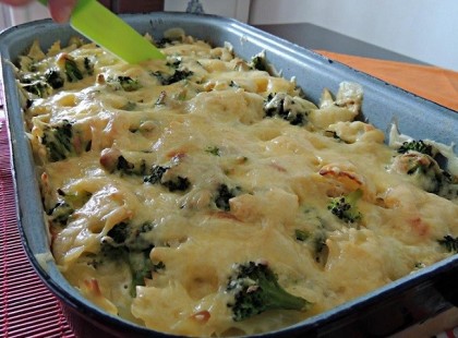 Brokkolis rakott penne sok tejföllel és szalonnával – fejedelmi falatok!