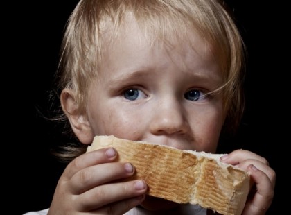 Nem bírták tovább az éhezést a boglári gyermekotthon lakói Hallott már a május végén történt balatonboglári betörésről? Persze, hogy nem verték nagy dobra… Elvégre a betörők a gyermekotthon lakói voltak, akik azért kényszerültek lopni, mert éhesek voltak…