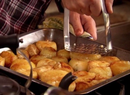 Ez történik, ha összetörjük a sült krumplit. Létezik finomabb?