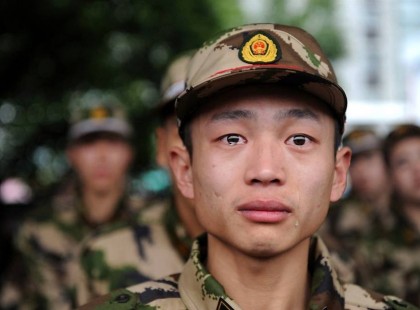 Egy fiatal férfi a hadseregben szolgált, ahol folyamatosan megalázták, mert hitt Istenben.