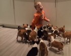 Ennek a kisfiúnak van a világon a legszebb gyerekkora! Itt a bizonyíték rá!