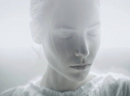 Megtanultam, hogy ne bízzak az emberekben; megtanultam, hogy ne higgyem el, amit mondanak, hanem arra figyeljek, amit tesznek; megtanultam, hogy bárki és mindenki képes megjátszani magát. Megtanultam, hogy az emberek, még azok is, akikről azt hiszed, nagyon jól ismered őket, kiismerhetetlenek. Lynn Barber