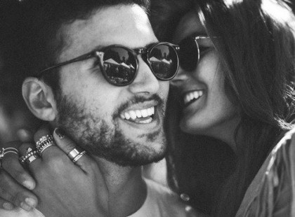 A gyáva inkább visszavonulót fúj. Védi magát mindenféle igaz érzelemtől, elmélyültebb emberi kapcsolattól.