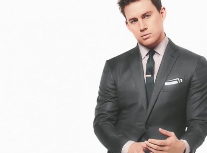 Négy katolikus nő beszélget egy teadélutánon, arról mire vitték a gyerekeik.