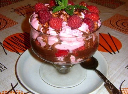 Csokis, mentás, málnahab, friss gyümölccsel