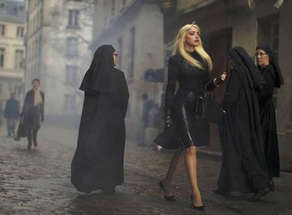 Megfelelni mindenkinek nem lehet és nem is kell. Hisz életed legfőbb bírálója csak te magad lehetsz.