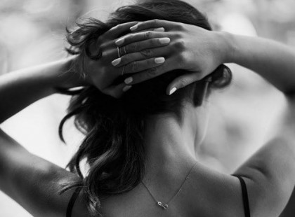 A szépség a sebhelyek, amiket az idő hagy rajtunk. Minden fájdalom és szeretet, amit az emlékek belénk véstek. A szépség az, hogy hagyod magad ÉLNI.