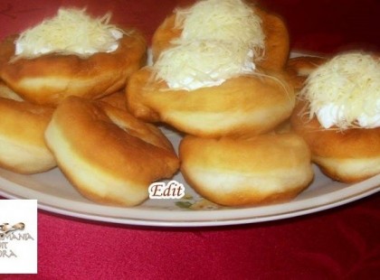 Joghurtos,rongyos lángos