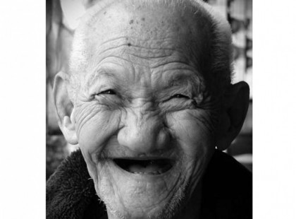 Két öregember beszélget az öregedésről.