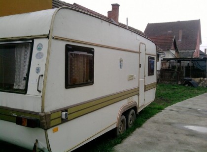 Kedves mindenki! 2015 július 24, péntektől augusztus 1 szombatig mentünk volna lakókocsival Horvátországba. Most hívott a lakókocsi bérbeadója, hogy a lakókocsi pár órája totálkáros lett Olaszországban, nem tud másik lakókocsit adni