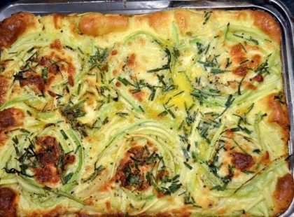 Mennyei rakott tök, sok hússal és rengeteg tejföllel, sajttal!