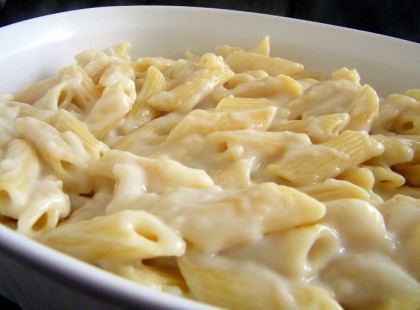 Sajtszószos tészta fokhagymásan, pikk-pakk összedobható mámorító finomság!!