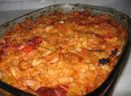 Csábító húsos rakott káposzta, kolbászdarabkákkal – odavagyunk érte!