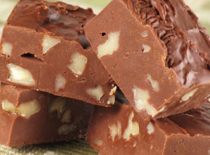 Csodás házi csokoládé dióval, vagy mogyoróval! A kicsik rajonganak érte!!