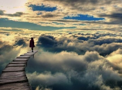 Egy vidéki farmon élt két testvér egymás szomszédságában. Egy napon egy jelentéktelen félreértés kapcsán összevesztek. Eddig kölcsön adták egymásnak szerszámaikat, ameddig az egyik távol volt, a másik vigyázott a farmra, megbeszélték a problémáikat, de most egy csapásra minden megváltozott.