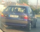 Figyelem! Ennek az autónak ne álljon meg senki! Azt mondja az úr aki benne ül némi külföldi tört szavakkal ( a magyar szavakat persze hiba nélkül kiejti), hogy Ukrajnába tartanak de nincs pénzük tankolni a bankkártyát pedig nem fogadják el a kutak. Egy kis magyar forintért cserébe adnának egy szép(hamis)Arany gyűrűt. Miután közöltük velük, hogy nem kell az arany gyűrű és elindultunk ők is szépen elindultak s még egy benzinkút előtt is elmentek. Mindenki vigyázzon. Osztani ér