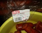 Sziasztok! Felhívnám mindenki figyelmét a Bokodi Coop Fenti boltjára. 15 perce vásároltam ezt a lecsókolbászt,majd hazahoztam és neki álltam volna enni,a kolbásznak szaga volt..rossz lecsókolbászt adtak el. Majd vissza vittem,hogy szagolják meg,mert ez rossz! Erre csak azt a Választ kaptam,hogy szerintük ez jó..Nem vették vissza a romlott kolbászt. Osztani éri!