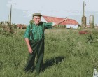A Duna tévések lemennek vidékre, hogy bemutassák, hogyan élnek ott az emberek, hogy telik egy nap falun. Megkérik az egyik paraszt bácsit, hogy mesélje el, mit szokott csinálni, reggeltől estig.