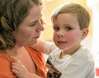 Egy elhunyt kisfiú megható levele édesanyjához: „Mindig is a mamám maradsz, és szeretni foglak örökké!”