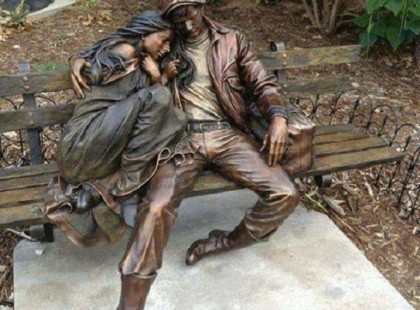 Aranyosi Ervin: Ölelj, szeress kortalanul!