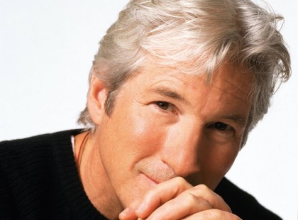 Tegyél rendet az életedben. Nem azt mondom, hogy mindent és mindenkit dobj ki, de nézz körül alaposan, söpörd ki az oda nem illő dolgokat. Ami visszahúz, ami leural, ami könnyet csal a szemedbe, azt ne tartogasd, ne akarj rá nézni minden nap csak azért, mert megszoktad, hogy ott van és úgy gondolod, hiányozna. Tudod, az új, jó dolgok igazából nem férnek meg, nincsenek összhangban azokkal, amiktől tényleg jobb lenne már megszabadulni. Teremts harmóniát a lelkedben, az életedben… Szabadulj meg neheztelés nélkül a múlt fájó darabkáitól, hogy legyen hely befogadni azt a számtalan csodát, ami még rád vár.~Jurák Kata író