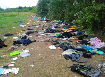 Röszke......2015........augusztus......kedves naplóm.......a migránsok jönnek.....jönnek.......jönnek.........szemetelnek, ide szarnak a hazánk igaz földjére........hazám, még tartalak, védlek, óvlak, mert az enyém vagy, a mienk vagy, a Magyaroké vagy....még.....felesküdtem, hogy megvédelek, akár az életem árán is......hívom a hét vezérünket: ÁLMOS, ELŐD, OND, KOND, TAS, HUBA, TÖHÖTÖM!!!! Hívom ATTILÁT, az Isten ostorát!!! Segítsetek..... -osztani ér-