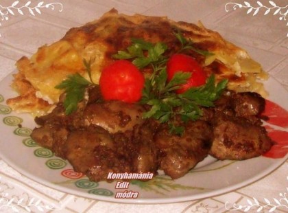 Csirkemáj sajtos burgonyával