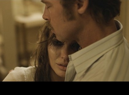 „Az élet hosszúnak tűnik, pedig rövid. Nagyon rövid. Csak mi gondoljuk róla, hogy hosszú. Szinte végeláthatatlanul hosszú. Mindeközben pedig folyton azt mondogatjuk: „majd”. Mindig ezt mondjuk. Szinte állandóan ezt hajtogatjuk. Mert abban a tudatban élünk, hogy mennyi mindenre ráérünk. Ráérünk szeretni, ráérünk ölelni, ráérünk kedvesnek lenni, ráérünk segíteni, ráérünk másokra odafigyelni és ráérünk boldognak lenni. Tévedés ezt hinni! Hiszen most kell ráérni! Nem majd! Most! Ugyanis a „majd”, sosem tudhatjuk, hogy meghozza-e amit terveztünk, a jelen viszont mindig megadja a lehetőségét annak, hogy cselekedjünk.“ Lippai Marianna