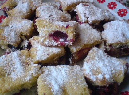 Szilvás bögrés sütemény