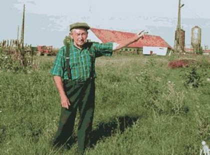 A Duna tévések lemennek vidékre, hogy bemutassák, hogyan élnek ott az emberek, hogy telik egy nap falun. Megkérik az egyik paraszt bácsit, hogy mesélje el, mit szokott csinálni, reggeltől estig.