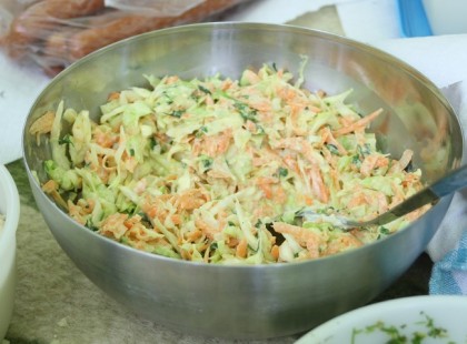 Hűsítő káposztasaláta, mámorító öntettel – érdemes rögtön dupla adagot készíteni belőle!