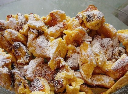 Mazsolás császármorzsa búzadarából – legalább olyan finom mint a palacsinta, de gyorsabban összedobható!