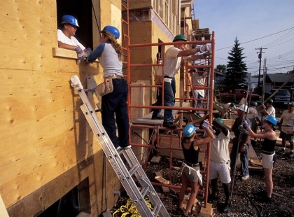 ÓRIÁSI LEHETŐSÉG SZEGÉNYSÉGBEN ÉLŐ CSALÁDOKNAK - SEGÍTENEK FELÚJÍTANI A LAKÁST, HÁZAT INGYEN! Nyílászáró csere, tetőjavítás, kéményjavítás, kerítés építés, kályha, betonozási munkák! Sok családnak segített már a program! ITT VANNAK A RÉSZLETEK : KÉRLEK segíts Te is egy megosztással, hogy minél többen tudomást szerezhessenek a programról, mert ez egy fantasztikus lehetőség mélyszegénységben élőknek!