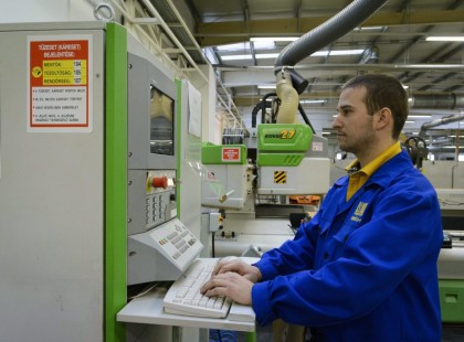 FRISS - SZEPTEMBERTŐL MÁR MINDENKI 2 SZAKMÁT TANULHAT INGYEN! Mostantól az állam két szakma megtanulását teszi lehetővé ingyenesen. A nappali rendszerű szakképzésbe való bekapcsolódás határa is kitolódott 25 éves korig!!! EZ TÉNYLEG JÓ HÍR ----OSSZÁTOK MEG! ITT VANNAK A TOVÁBBI RÉSZLETEK: OSZD MEG LÉGYSZÍVES TE IS, mert ez nagyon jó hír, nagyon sokan fognak örülni neki, hiszen sokaknak jelent új lehetőséget a boldoguláshoz és egy jobb élethez! KÖSZÖNÖM HA SEGÍTESZ!