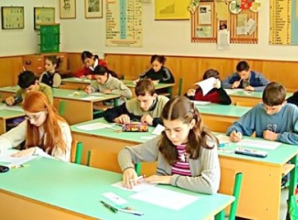 2015 - 2016-OS TANÉV IDŐBEOSZTÁSA! - ITT VANNAK A LEGFONTOSABB DÁTUMOK! Fontos időpontok, melyeket valószínűleg még nem tudsz, pedig gyermekednek nagyon fontosak lesznek! Félév vége, országos kompetenciamérés, szünetek! NYOMTAD KI VAGY ÍRD LE, NAGYON FONTOS DÁTUMOK: Osszátok kérlek, mert így sokkal több emberhez eljuthat!Ezek olyan információk, amelyek minden szülőnek és minden gyermeknek nagyon fontosak! KÖSZÖNJÜK HA MEGOSZTOD!