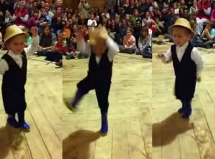 Megszólal a zene és ez a székely legényke úgy táncol, hogy olyant te még nem láttál! – VIDEÓ