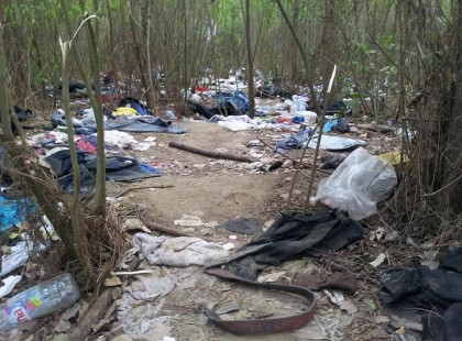 Kosz - bűz - fertőzés. Ezt hagyják a migránsok maguk után a szegedi ártérben.