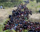 Határra 80 ezer menekült érkezett! A migránsok száma egyre csak nő!Európa továbbra is megosztott és képtelen a védekezésre, pedig ekkora tömeget már nem lesz képes befogadni.