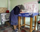 Kihalófélben lévő faj: a dolgos öreg néni