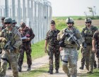 Döntöttek!!! Lőhetnek a katonák a menekültekre