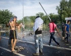 A szerb oldalra lőtt víz zavarja Szerbiát, a magyar oldalra dobált betontömbök nem