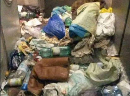 Hát a forgatókönyv ugyanaz a migránsoknál akkor is, ha éppen Németországba mennek. Ezt a mocskot, pusztítást hagyták a vonaton maguk után. Tudjátok ez is egyfajta 